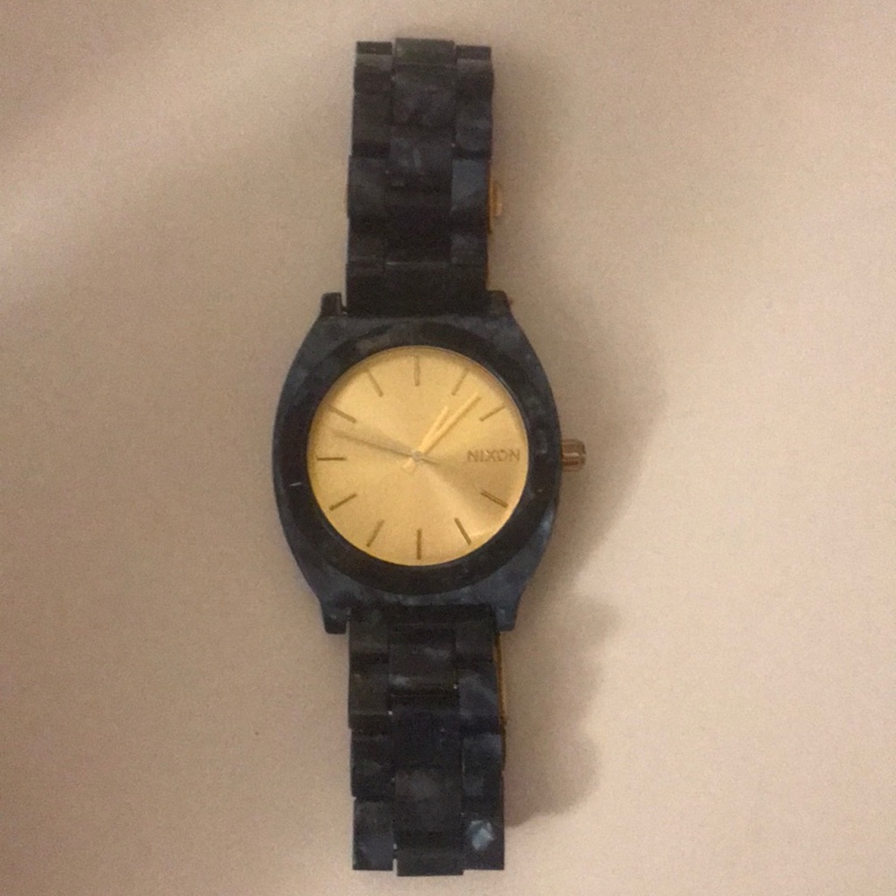Nixon watch